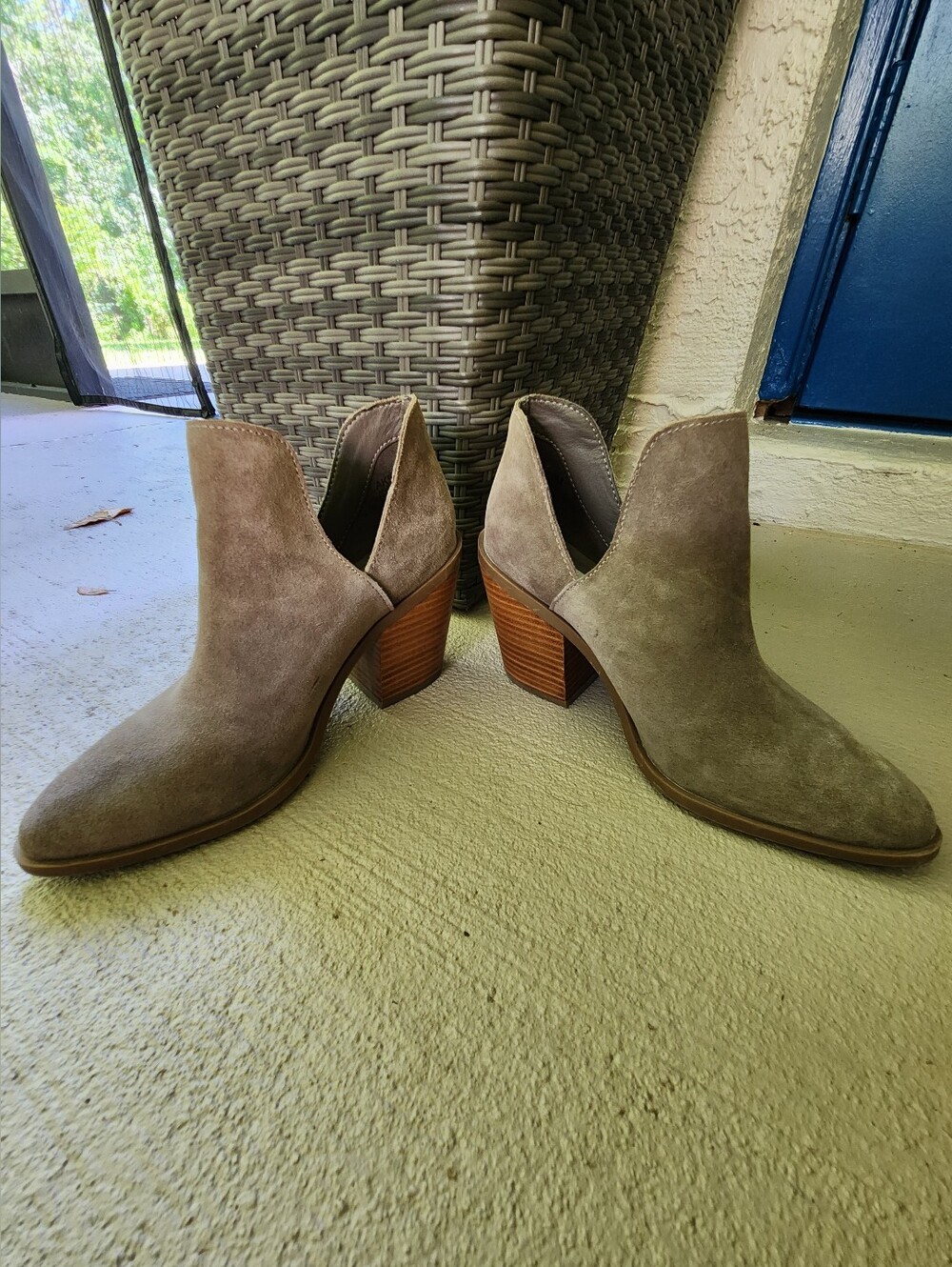 Steve Madden Taupe Suede Leather Cutout Ankle Booties – Size 8M